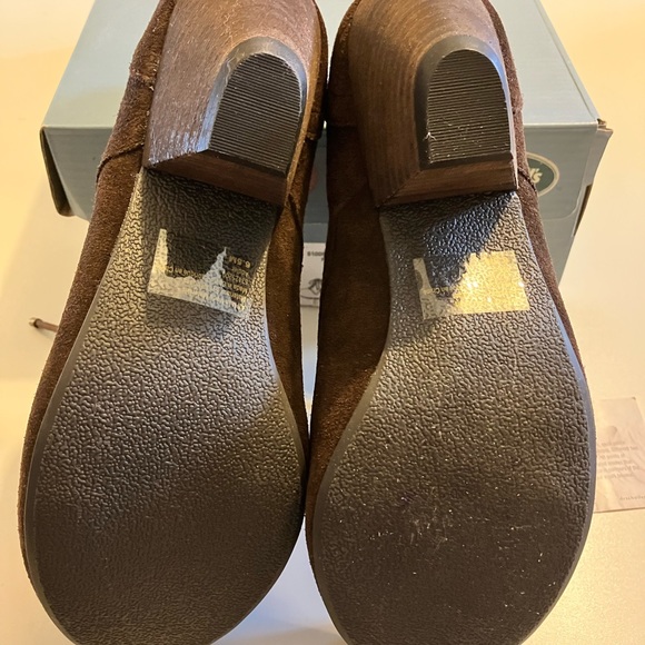 Dr.Scholls Brown Suede Shoes, Size 6.5 - Picture 4 of 4